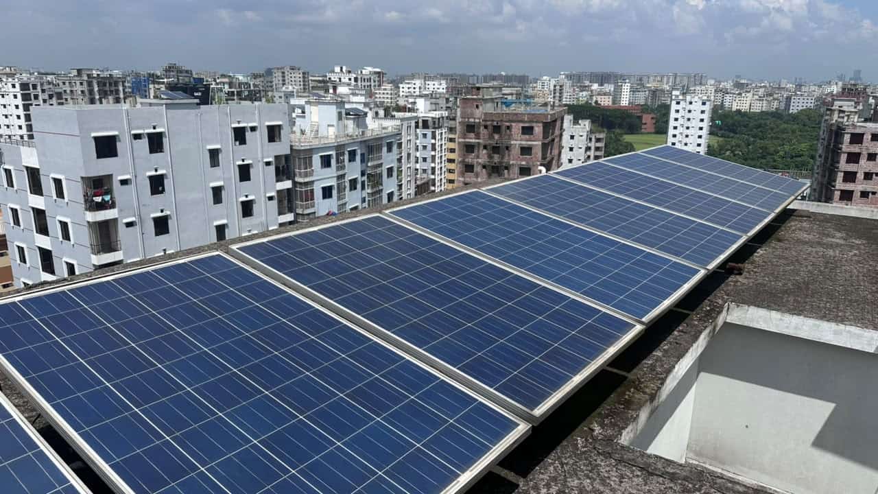 Bangladesh Turns to Rooftop Solar Amid Energy Crisis